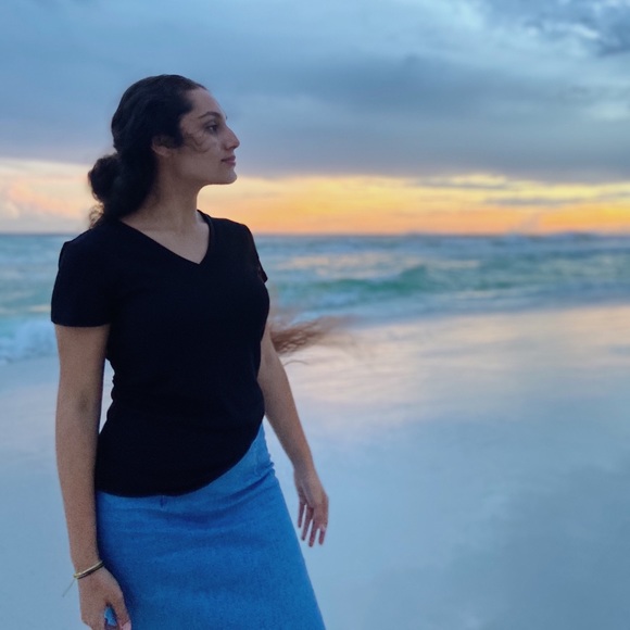 Meet your Posher, Gabriella - Picture 1 of 3